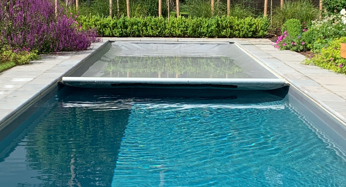 Swimming pool cover