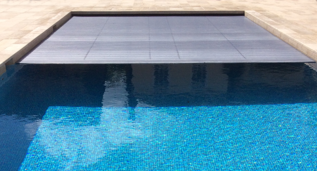 Swimming pool cover